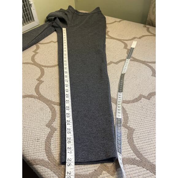 Lululemon City Trek Trouser II *28"
Heathered Black, size 4 - Picture 10 of 15